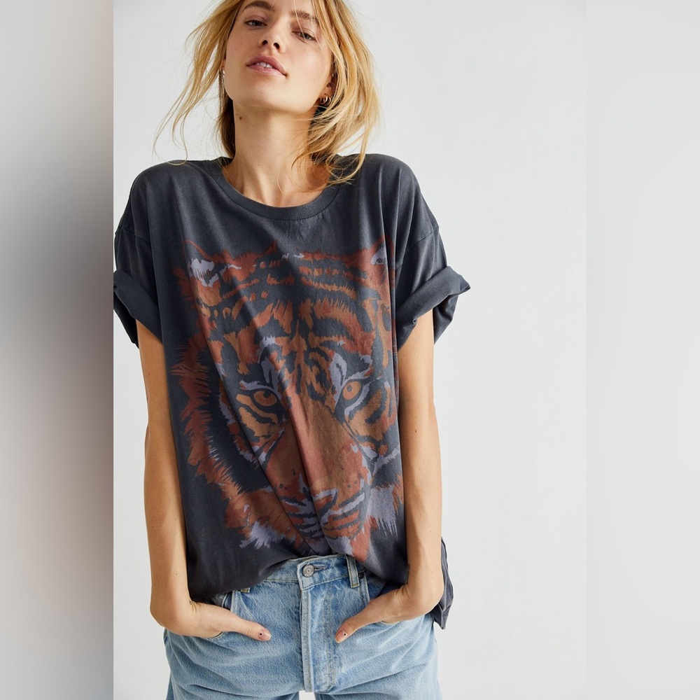 Wrangler Oversized Tiger Tee size L